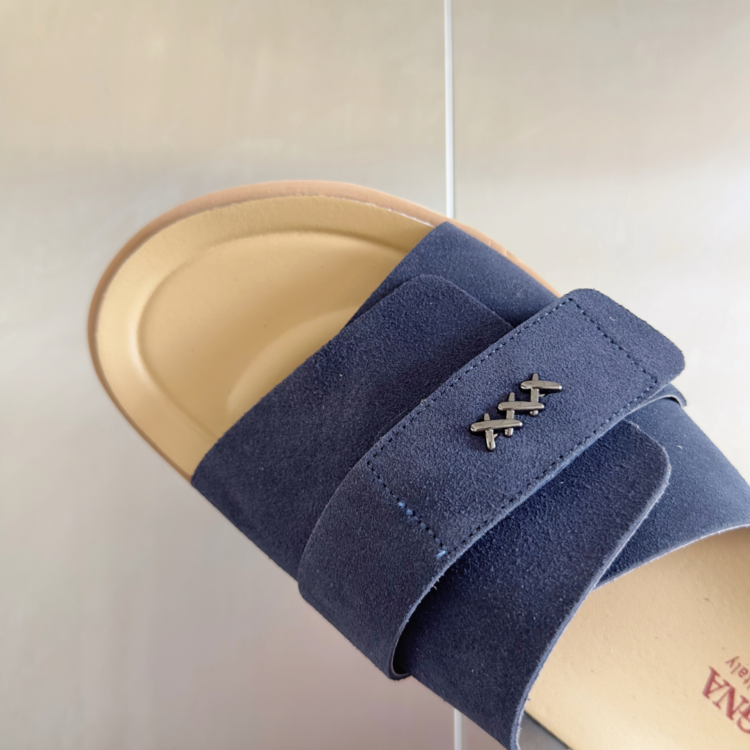 顶级版本：男款
ZEGNA 杰尼亚 xxx系列 一字 厚底 老钱风 凉拖鞋
原版购入开发 做货 这款ze