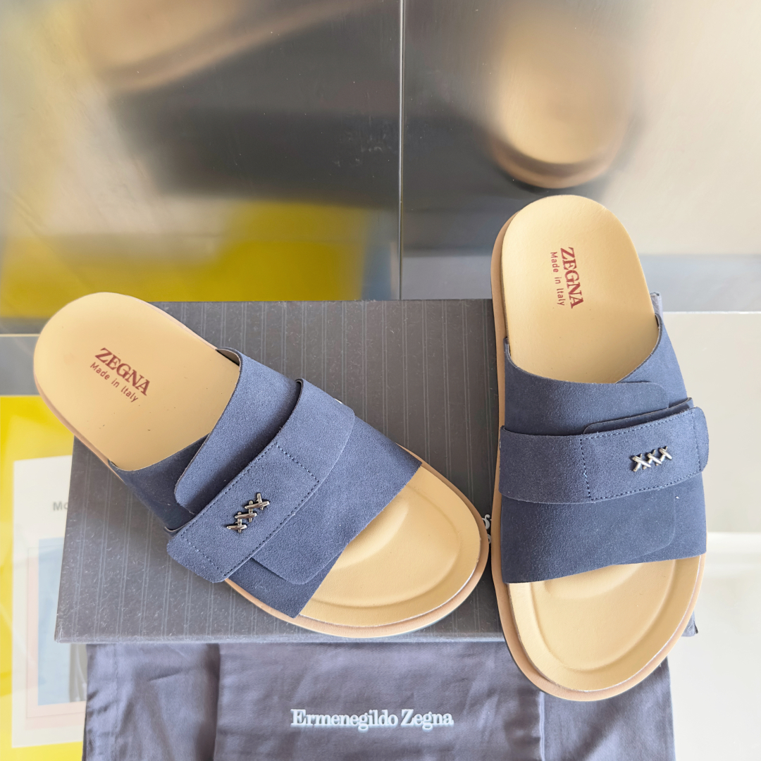 顶级版本：男款
ZEGNA 杰尼亚 xxx系列 一字 厚底 老钱风 凉拖鞋
原版购入开发 做货 这款ze