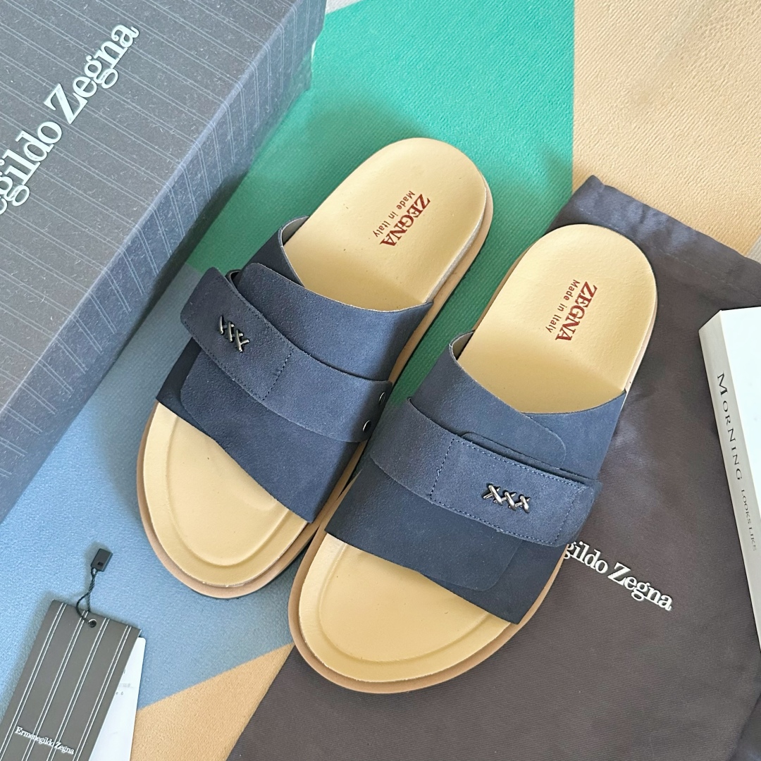 顶级版本：男款
ZEGNA 杰尼亚 xxx系列 一字 厚底 老钱风 凉拖鞋
原版购入开发 做货 这款ze