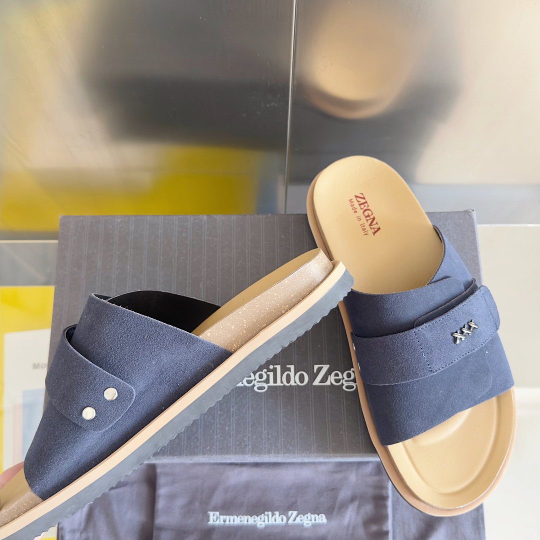 顶级版本：男款
ZEGNA 杰尼亚 xxx系列 一字 厚底 老钱风 凉拖鞋
原版购入开发 做货 这款ze