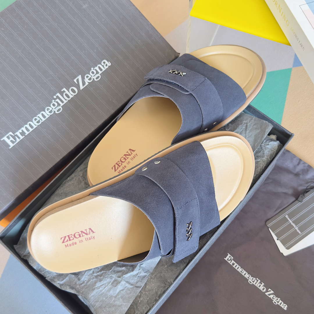 顶级版本：男款
ZEGNA 杰尼亚 xxx系列 一字 厚底 老钱风 凉拖鞋
原版购入开发 做货 这款ze