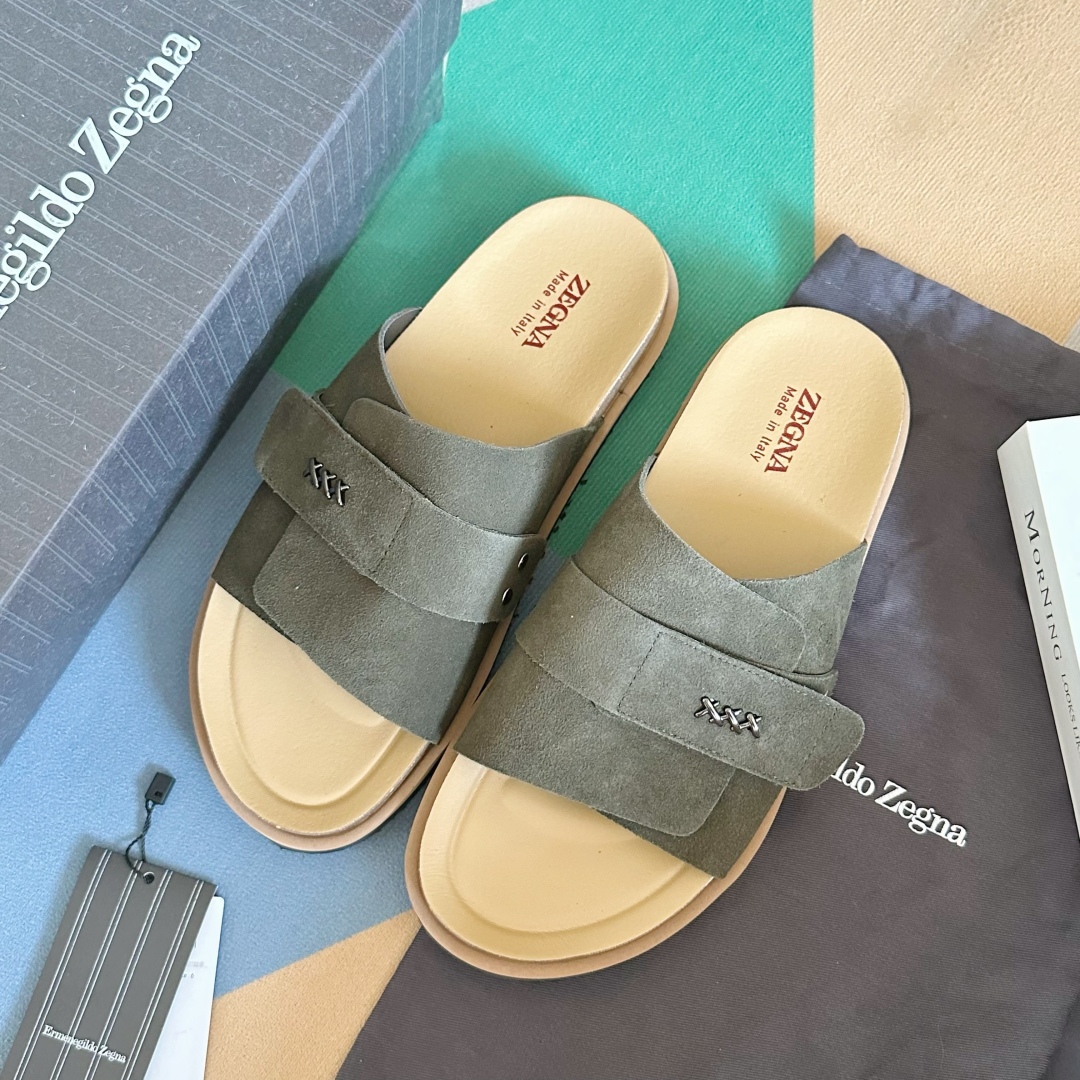 顶级版本：男款
ZEGNA 杰尼亚 xxx系列 一字 厚底 老钱风 凉拖鞋
原版购入开发 做货 这款ze