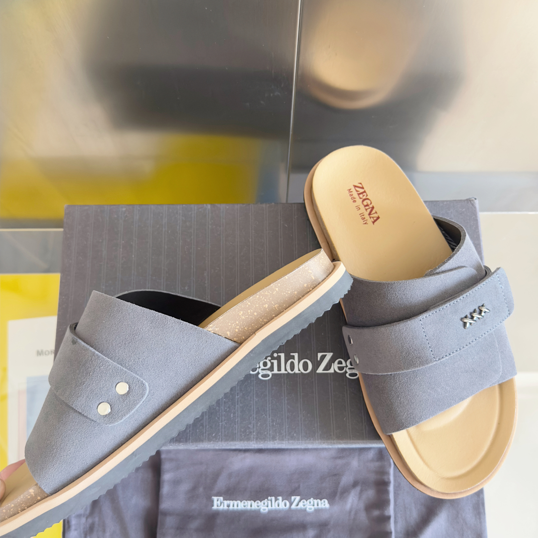 顶级版本：男款
ZEGNA 杰尼亚 xxx系列 一字 厚底 老钱风 凉拖鞋
原版购入开发 做货 这款ze