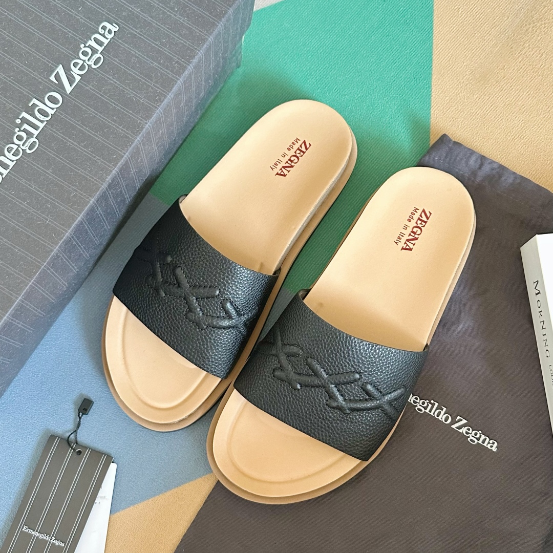 顶级版本：男款
ZEGNA 杰尼亚 xxx系列 一字 厚底 老钱风 凉拖鞋
原版购入开发 做货 这款ze
