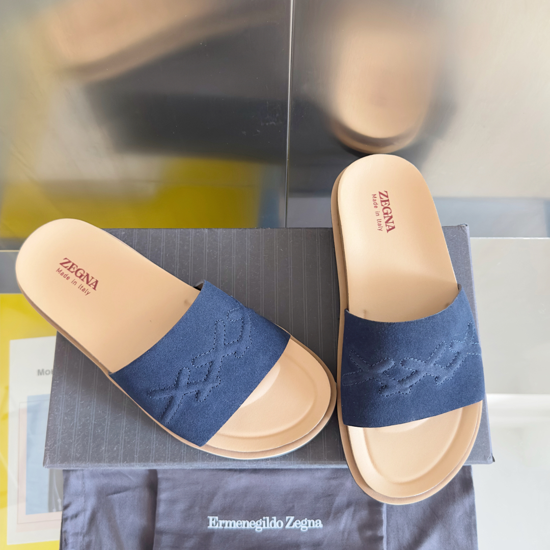 顶级版本：男款
ZEGNA 杰尼亚 xxx系列 一字 厚底 老钱风 凉拖鞋
原版购入开发 做货 这款ze