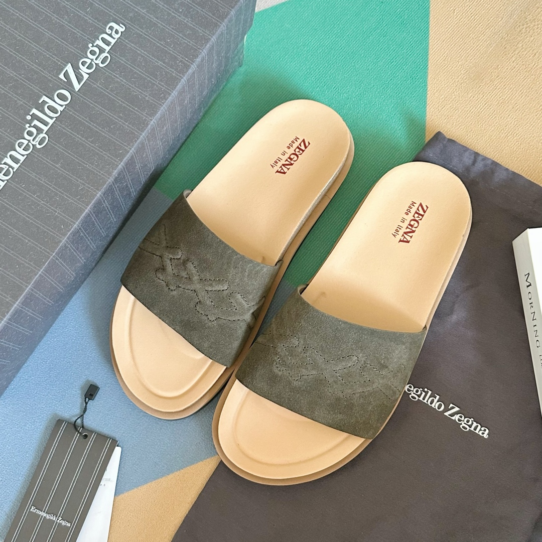 顶级版本：男款
ZEGNA 杰尼亚 xxx系列 一字 厚底 老钱风 凉拖鞋
原版购入开发 做货 这款ze