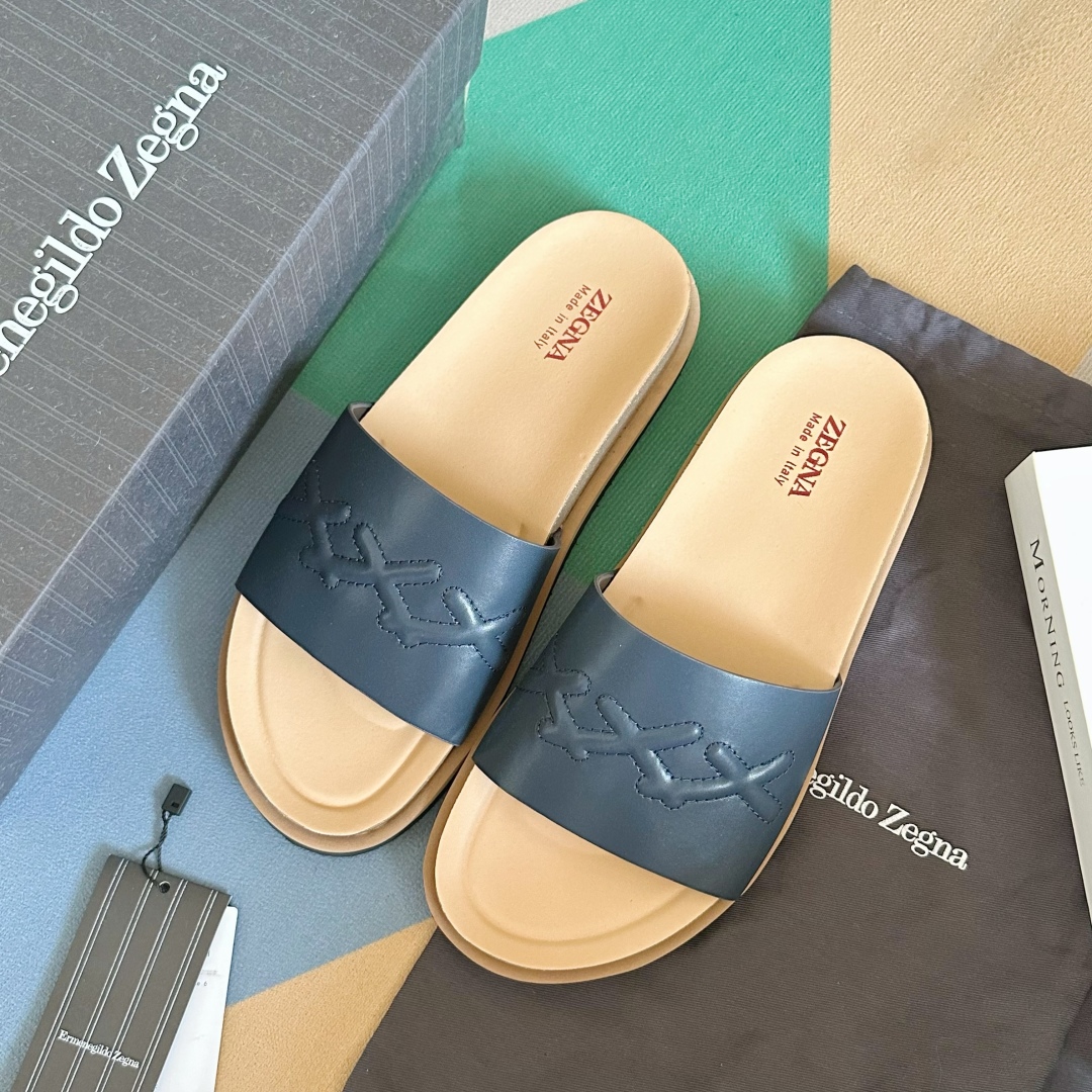 顶级版本：男款
ZEGNA 杰尼亚 xxx系列 一字 厚底 老钱风 凉拖鞋
原版购入开发 做货 这款ze