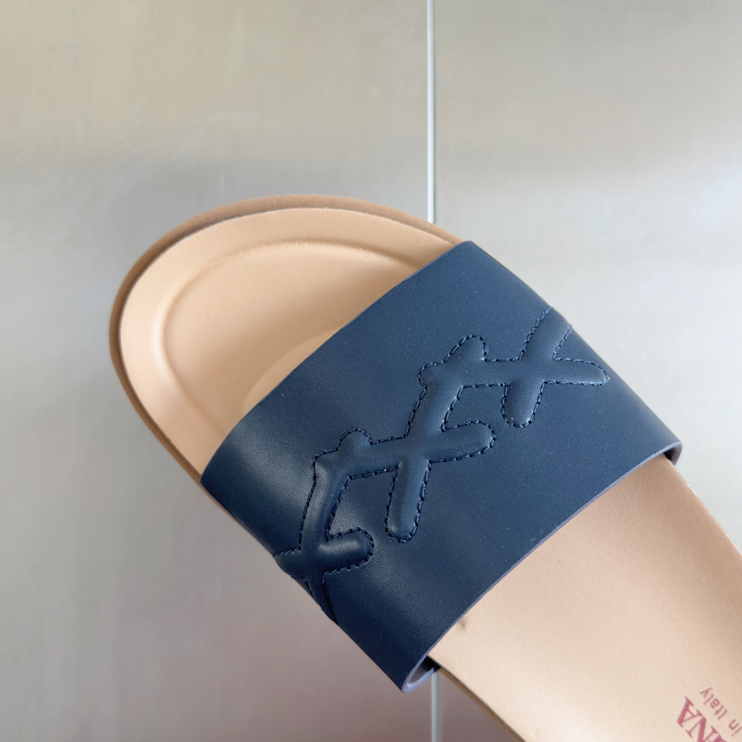 顶级版本：男款
ZEGNA 杰尼亚 xxx系列 一字 厚底 老钱风 凉拖鞋
原版购入开发 做货 这款ze
