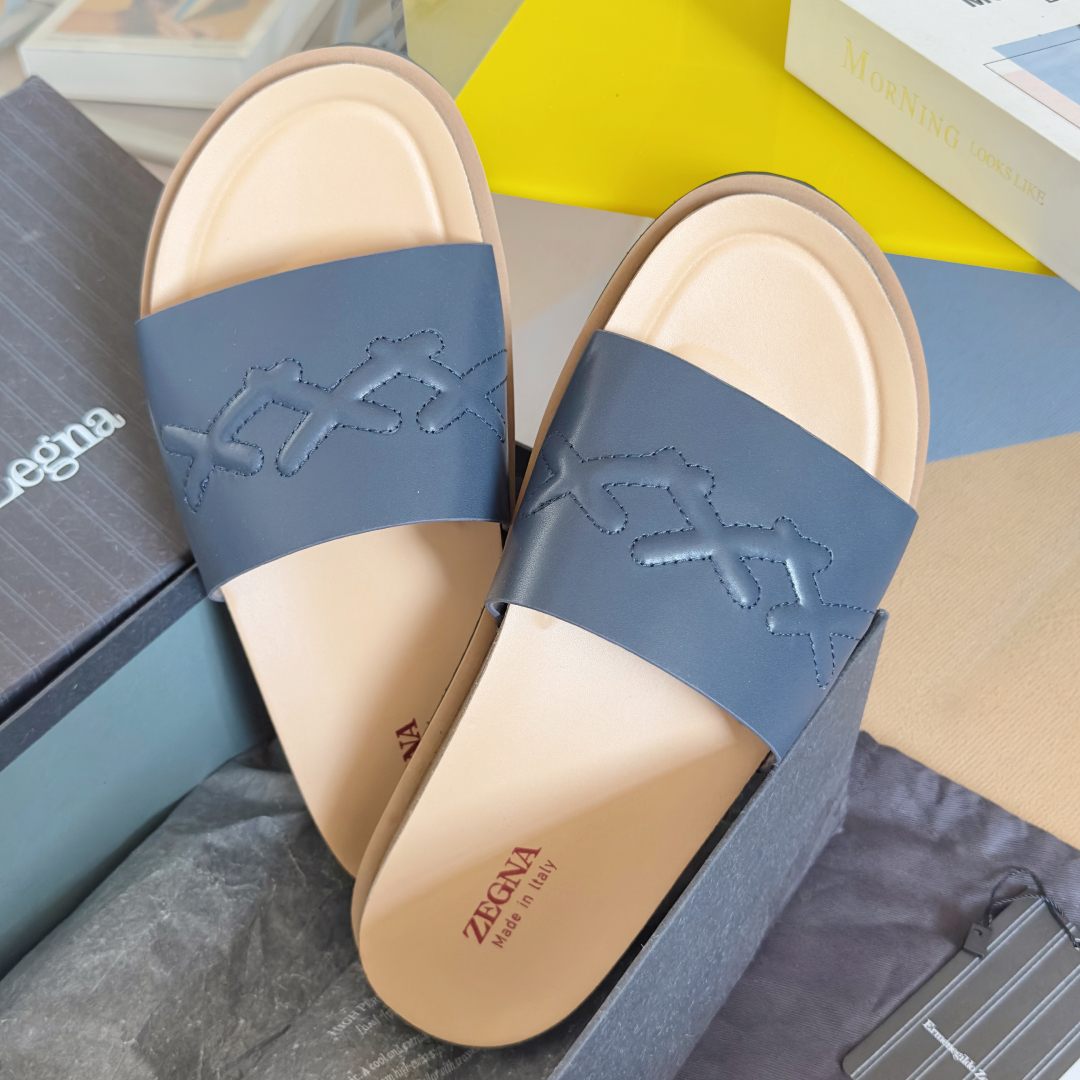 顶级版本：男款
ZEGNA 杰尼亚 xxx系列 一字 厚底 老钱风 凉拖鞋
原版购入开发 做货 这款ze