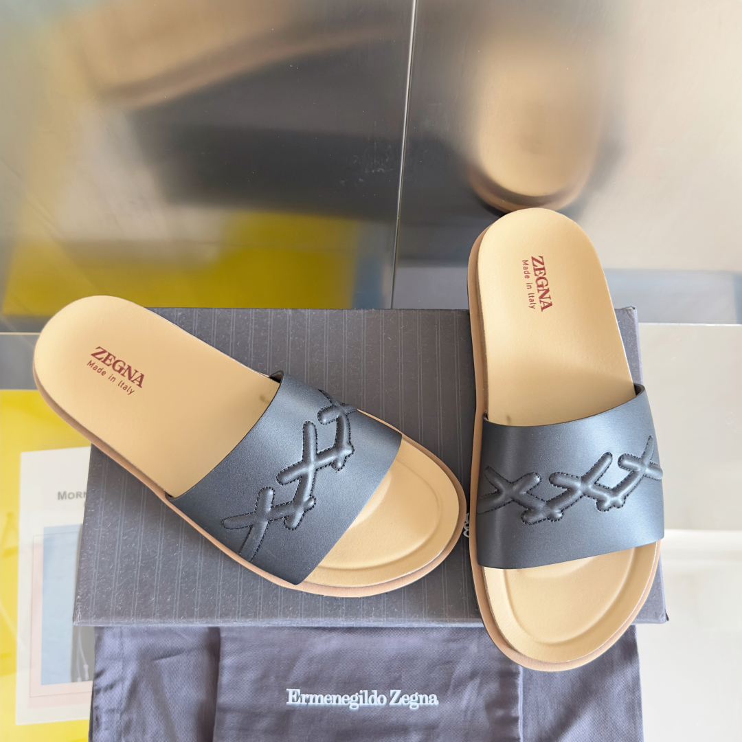 顶级版本：男款
ZEGNA 杰尼亚 xxx系列 一字 厚底 老钱风 凉拖鞋
原版购入开发 做货 这款ze