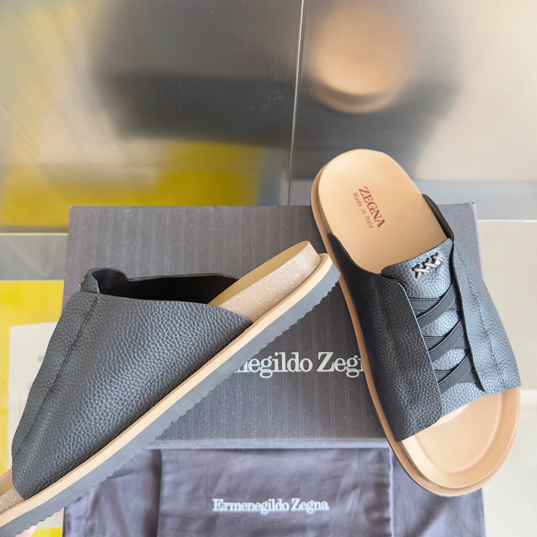 顶级版本：男款
ZEGNA 杰尼亚 xxx系列 一字 厚底 老钱风 凉拖鞋
原版购入开发 做货 这款ze