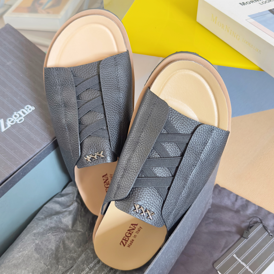 顶级版本：男款
ZEGNA 杰尼亚 xxx系列 一字 厚底 老钱风 凉拖鞋
原版购入开发 做货 这款ze