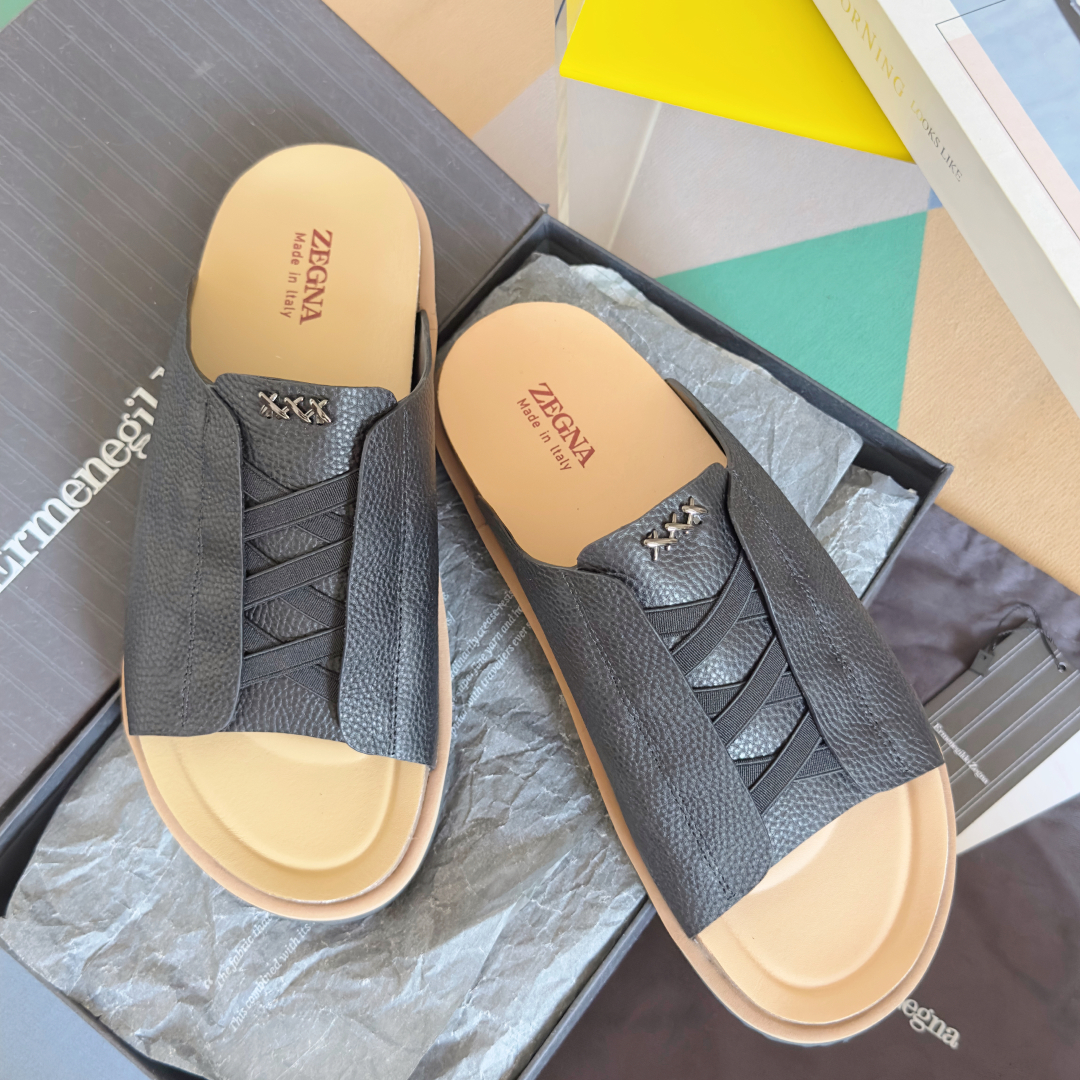 顶级版本：男款
ZEGNA 杰尼亚 xxx系列 一字 厚底 老钱风 凉拖鞋
原版购入开发 做货 这款ze