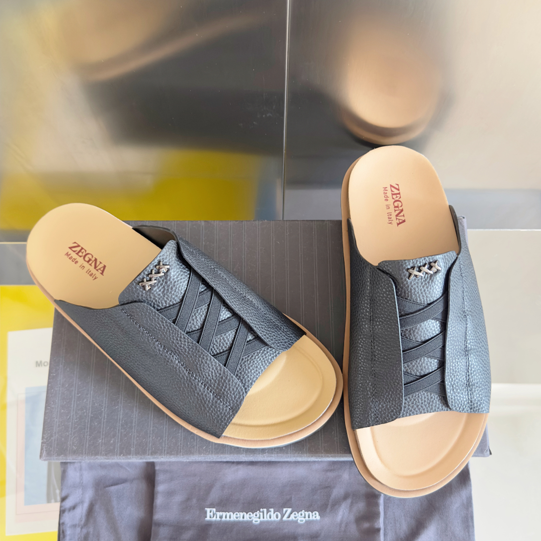 顶级版本：男款
ZEGNA 杰尼亚 xxx系列 一字 厚底 老钱风 凉拖鞋
原版购入开发 做货 这款ze
