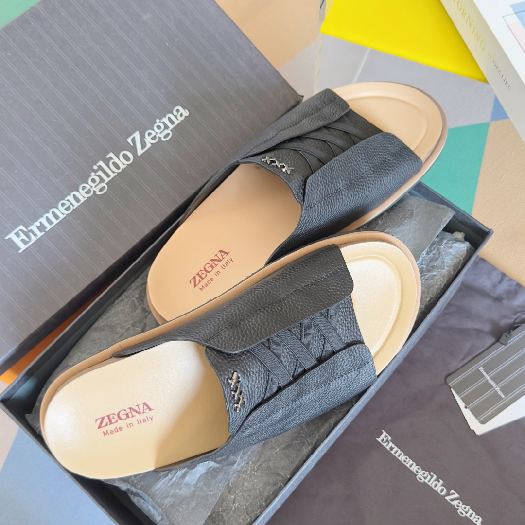 顶级版本：男款
ZEGNA 杰尼亚 xxx系列 一字 厚底 老钱风 凉拖鞋
原版购入开发 做货 这款ze