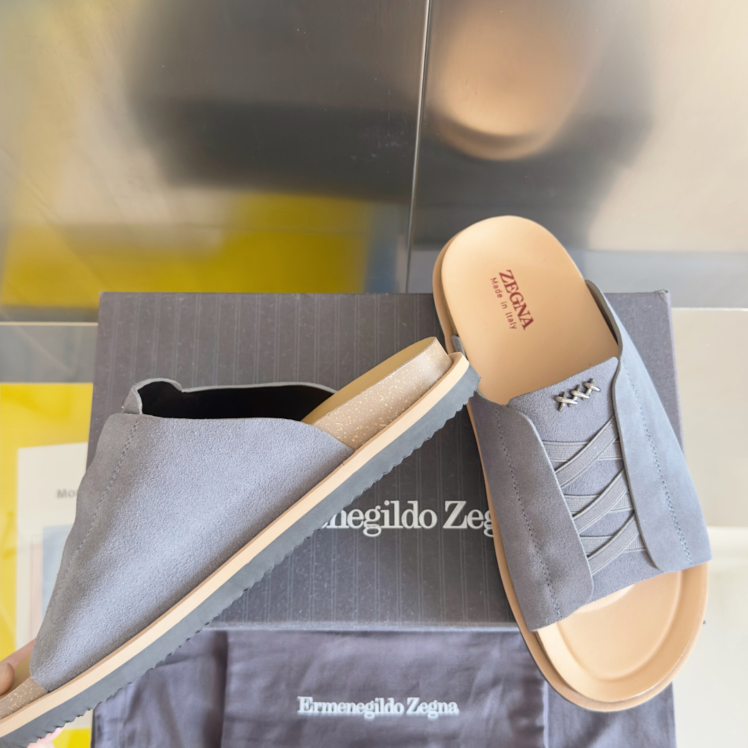 顶级版本：男款
ZEGNA 杰尼亚 xxx系列 一字 厚底 老钱风 凉拖鞋
原版购入开发 做货 这款ze
