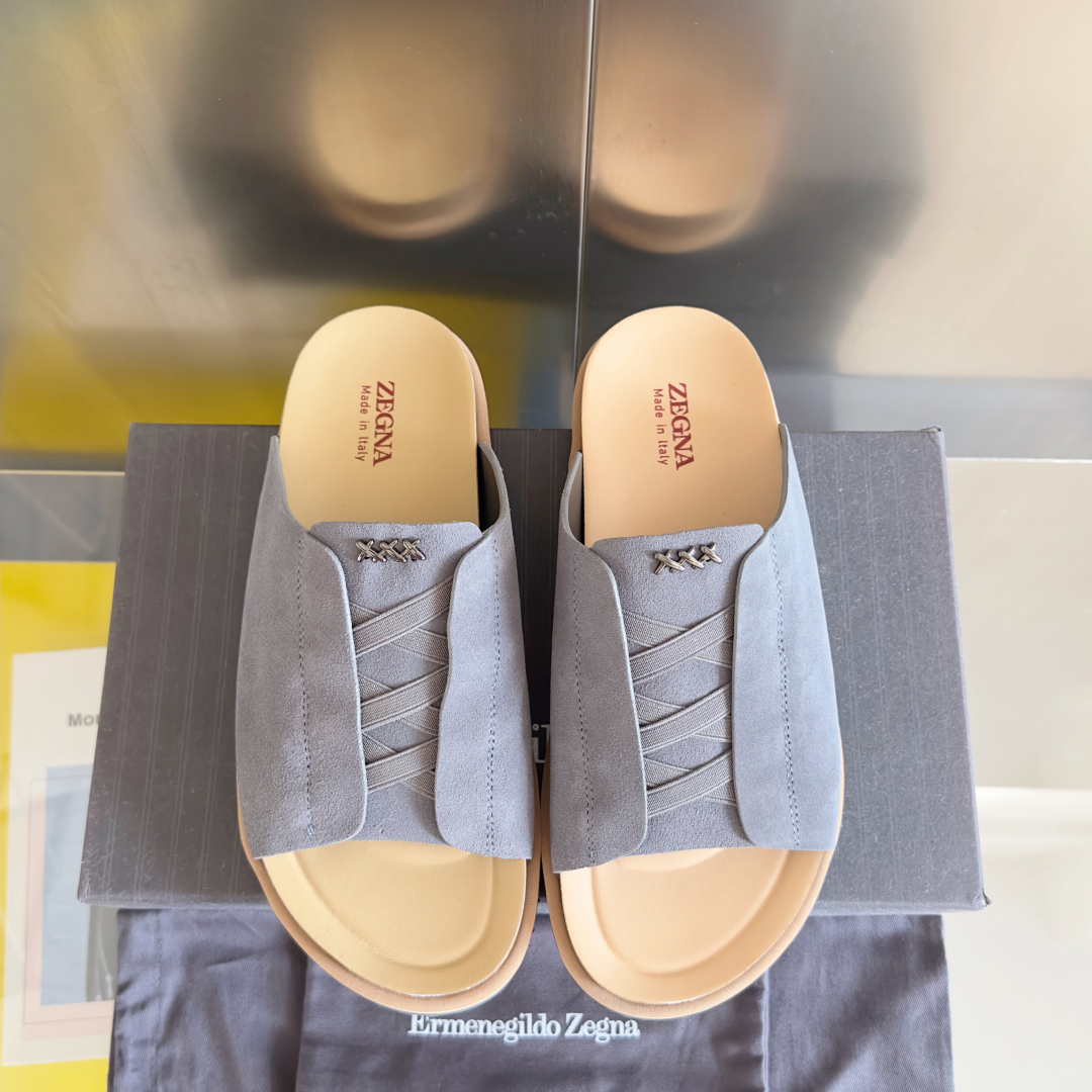 顶级版本：男款
ZEGNA 杰尼亚 xxx系列 一字 厚底 老钱风 凉拖鞋
原版购入开发 做货 这款ze