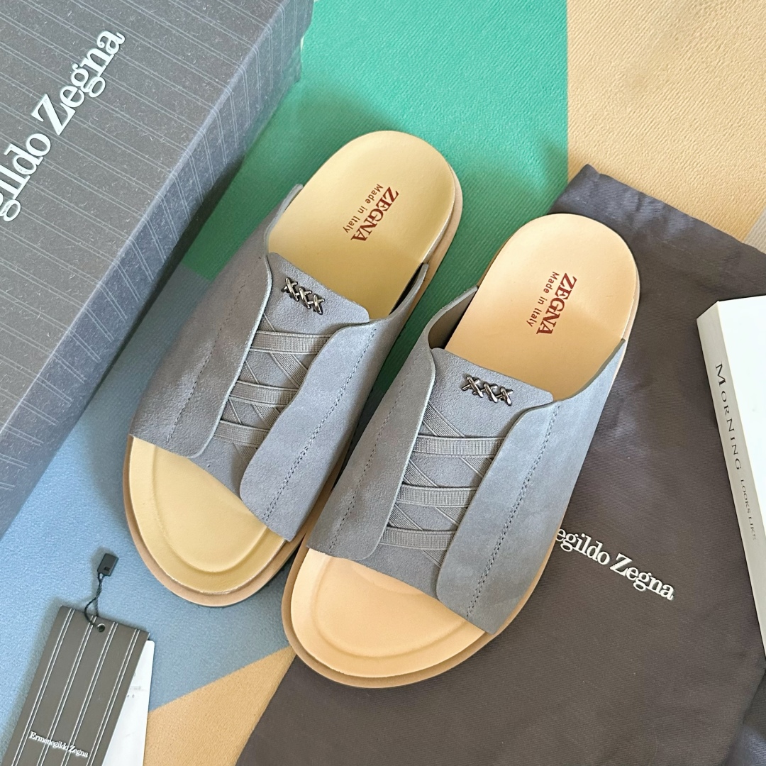 顶级版本：男款
ZEGNA 杰尼亚 xxx系列 一字 厚底 老钱风 凉拖鞋
原版购入开发 做货 这款ze