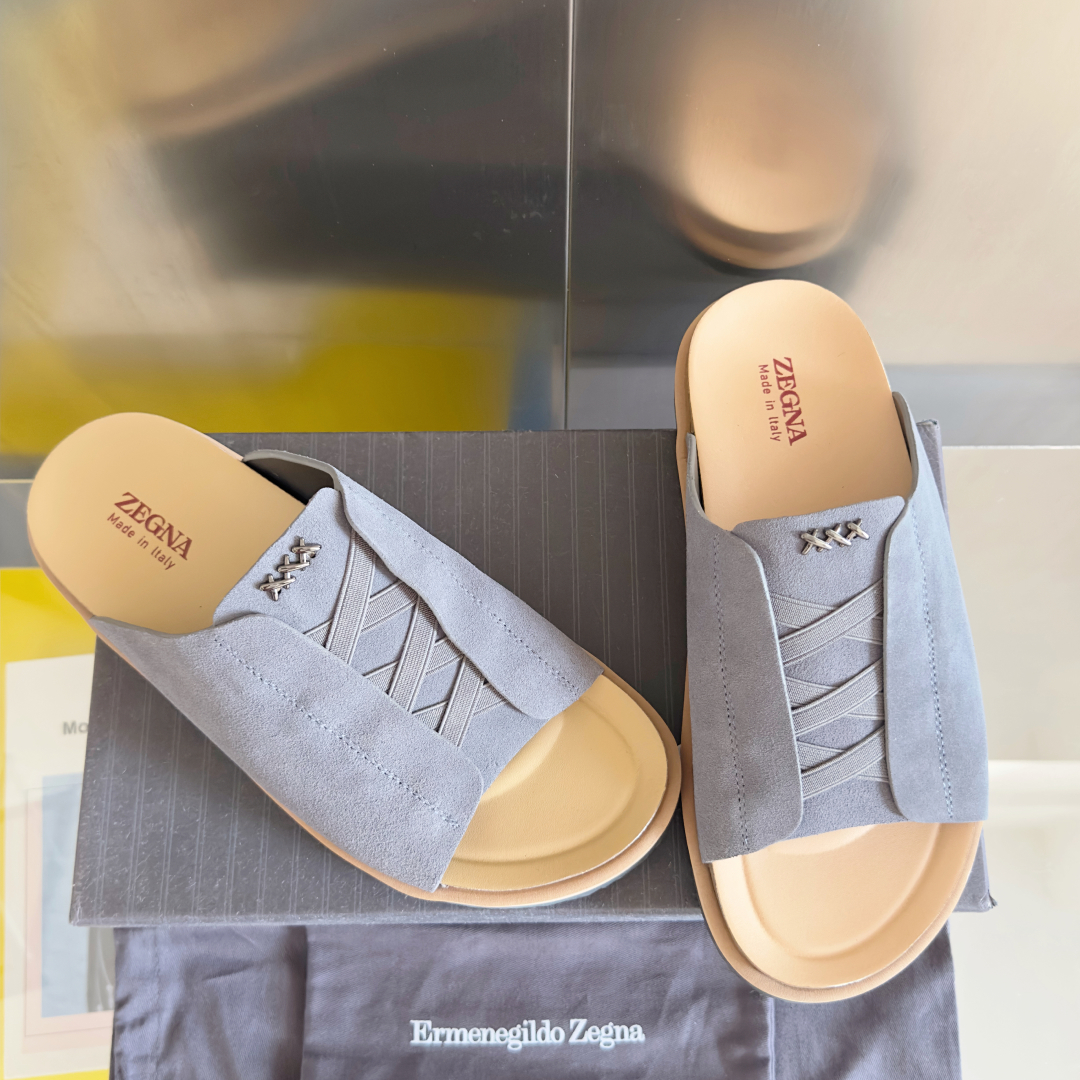 顶级版本：男款
ZEGNA 杰尼亚 xxx系列 一字 厚底 老钱风 凉拖鞋
原版购入开发 做货 这款ze