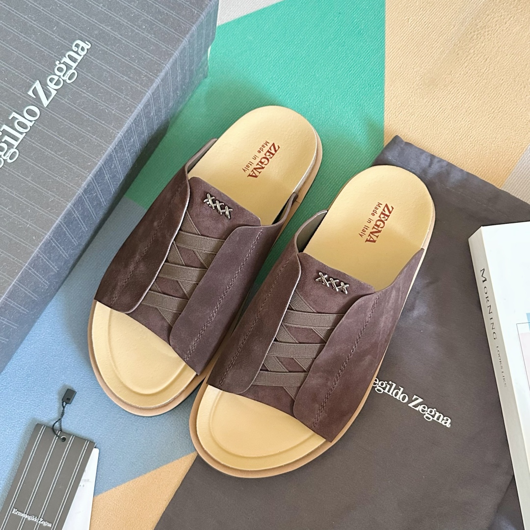 顶级版本：男款
ZEGNA 杰尼亚 xxx系列 一字 厚底 老钱风 凉拖鞋
原版购入开发 做货 这款ze