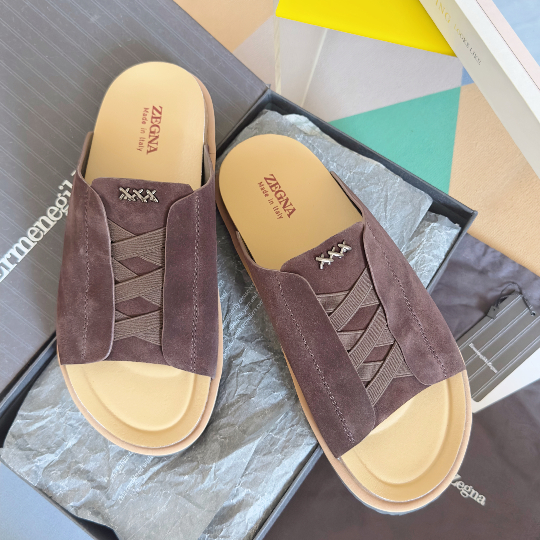 顶级版本：男款
ZEGNA 杰尼亚 xxx系列 一字 厚底 老钱风 凉拖鞋
原版购入开发 做货 这款ze