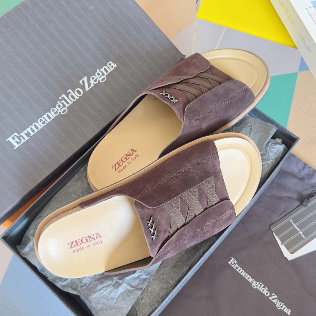 顶级版本：男款
ZEGNA 杰尼亚 xxx系列 一字 厚底 老钱风 凉拖鞋
原版购入开发 做货 这款ze