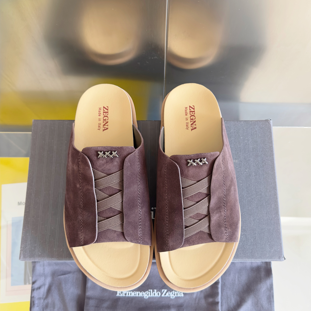 顶级版本：男款
ZEGNA 杰尼亚 xxx系列 一字 厚底 老钱风 凉拖鞋
原版购入开发 做货 这款ze
