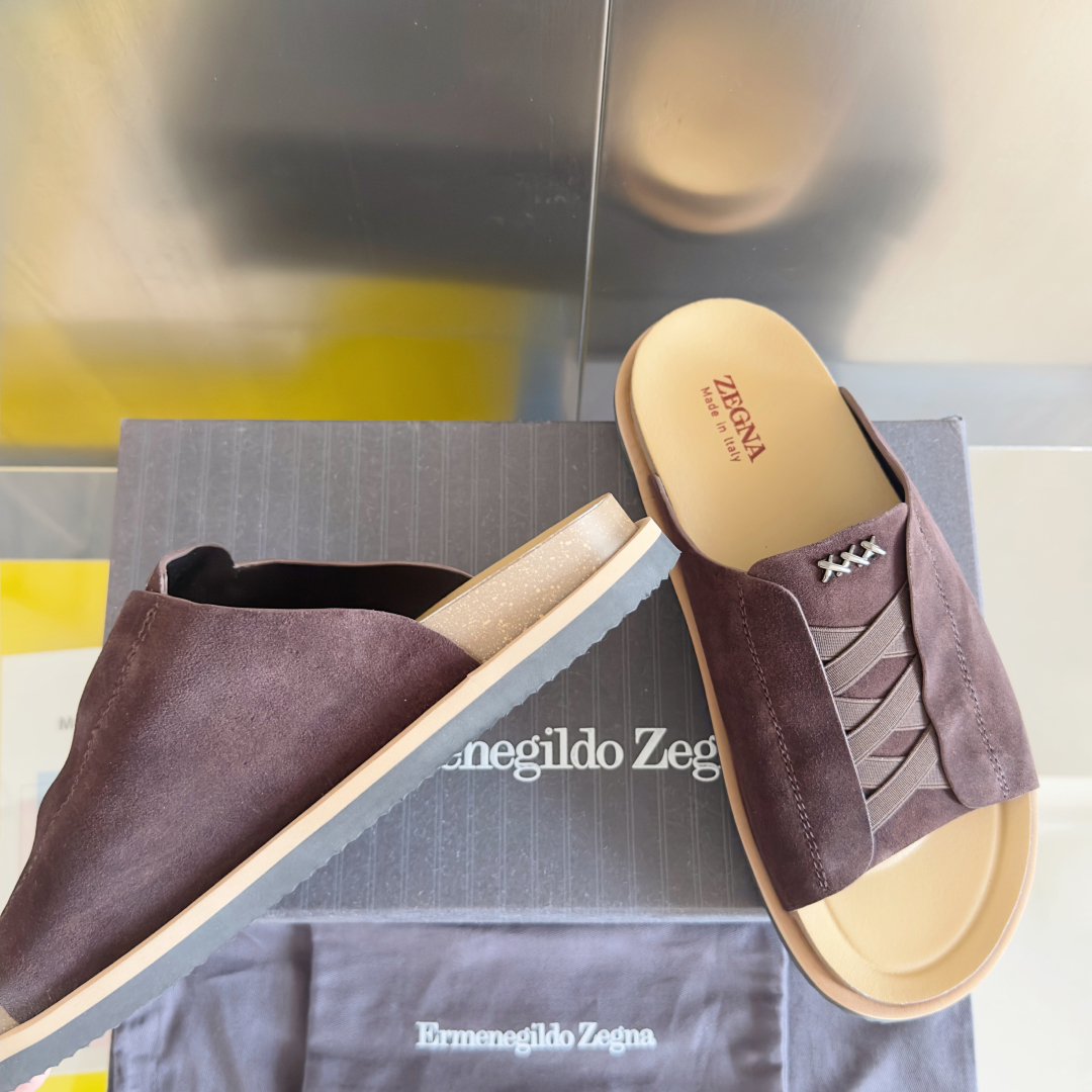 顶级版本：男款
ZEGNA 杰尼亚 xxx系列 一字 厚底 老钱风 凉拖鞋
原版购入开发 做货 这款ze