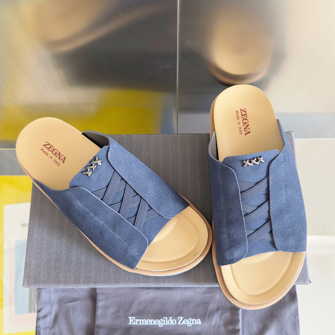 顶级版本：男款
ZEGNA 杰尼亚 xxx系列 一字 厚底 老钱风 凉拖鞋
原版购入开发 做货 这款ze