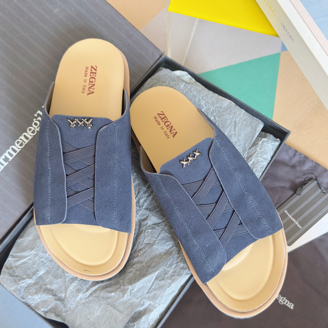 顶级版本：男款
ZEGNA 杰尼亚 xxx系列 一字 厚底 老钱风 凉拖鞋
原版购入开发 做货 这款ze