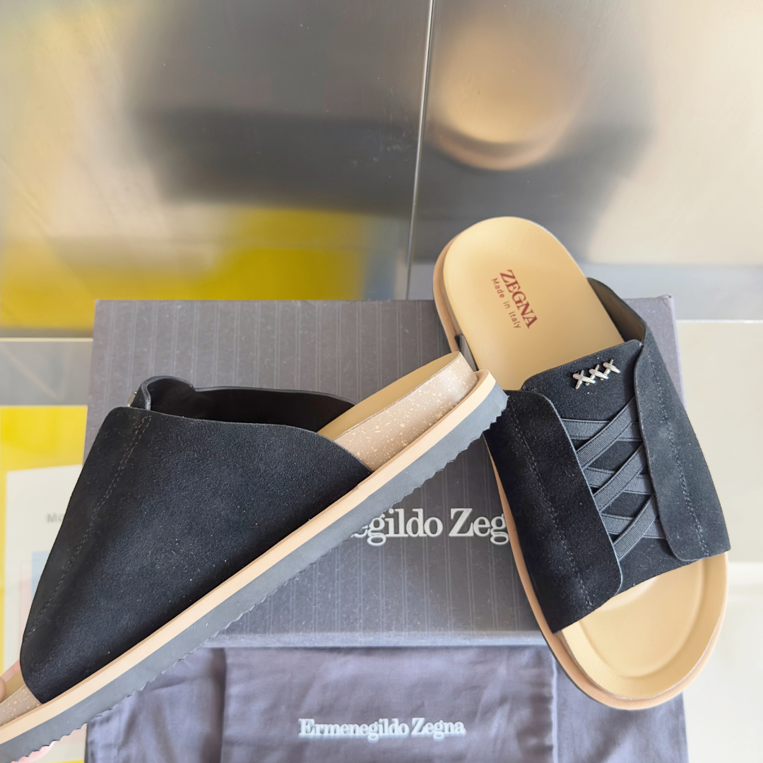 顶级版本：男款
ZEGNA 杰尼亚 xxx系列 一字 厚底 老钱风 凉拖鞋
原版购入开发 做货 这款ze
