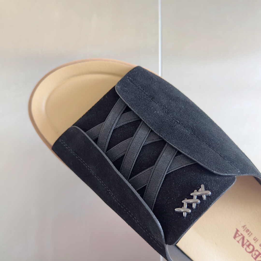 顶级版本：男款
ZEGNA 杰尼亚 xxx系列 一字 厚底 老钱风 凉拖鞋
原版购入开发 做货 这款ze