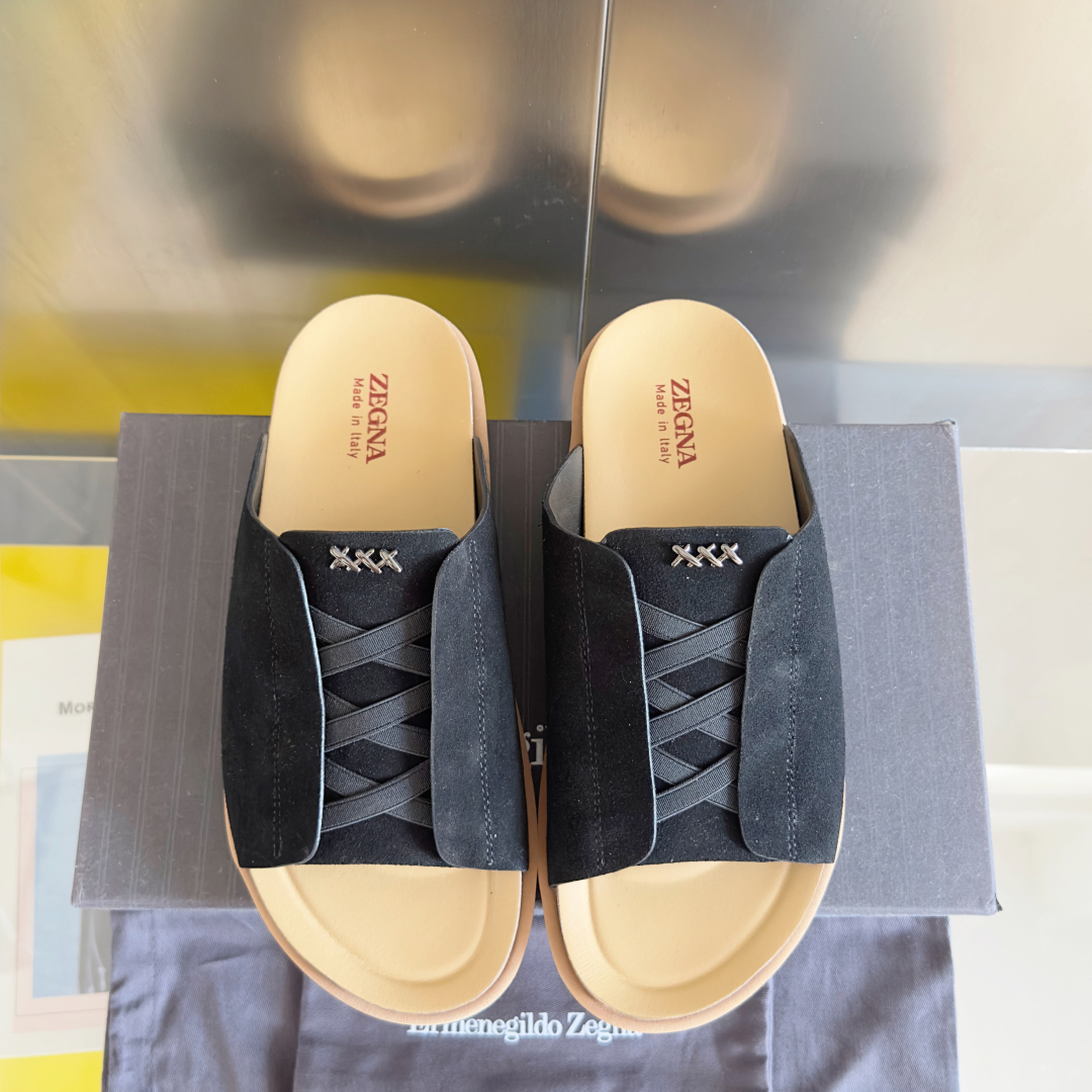 顶级版本：男款
ZEGNA 杰尼亚 xxx系列 一字 厚底 老钱风 凉拖鞋
原版购入开发 做货 这款ze