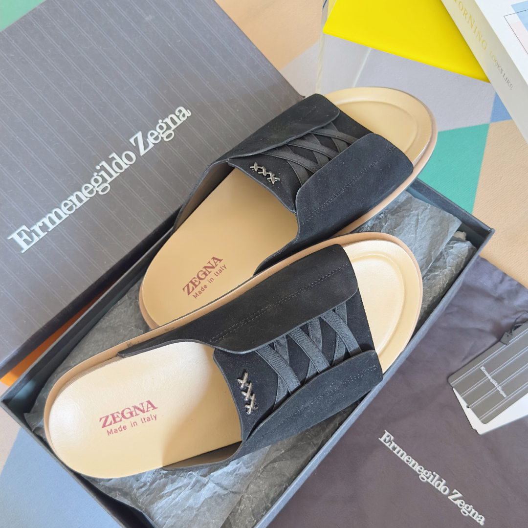 顶级版本：男款
ZEGNA 杰尼亚 xxx系列 一字 厚底 老钱风 凉拖鞋
原版购入开发 做货 这款ze