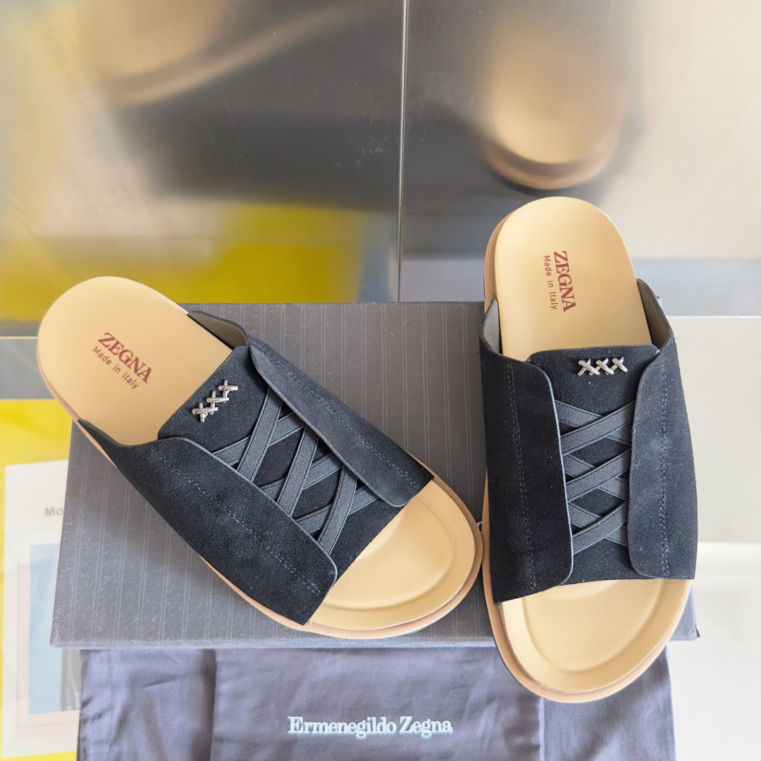顶级版本：男款
ZEGNA 杰尼亚 xxx系列 一字 厚底 老钱风 凉拖鞋
原版购入开发 做货 这款ze