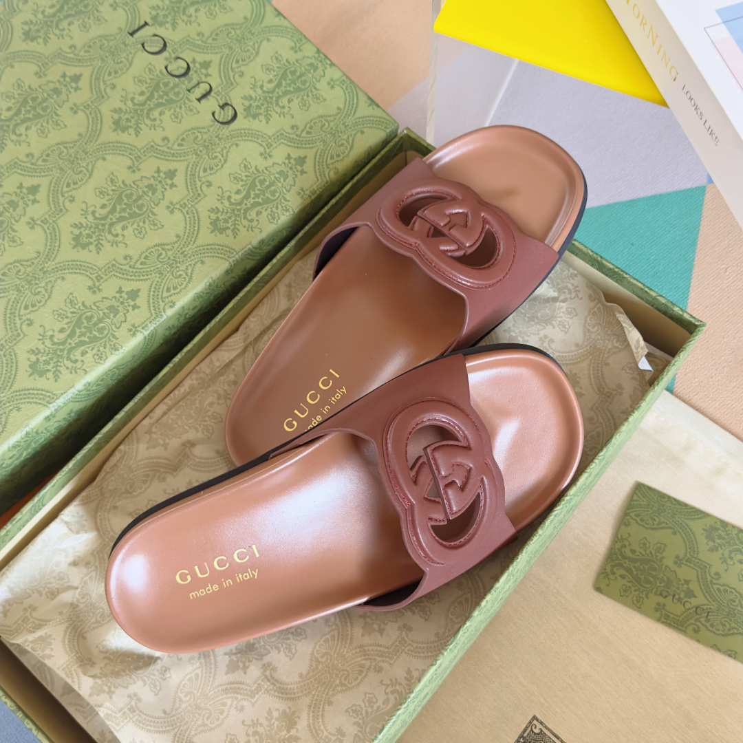 顶级版本：情侣款
Gucci古驰 最新 情侣款 互扣式 双G 厚底 凉拖鞋
原版购入开发 做货 从为品牌