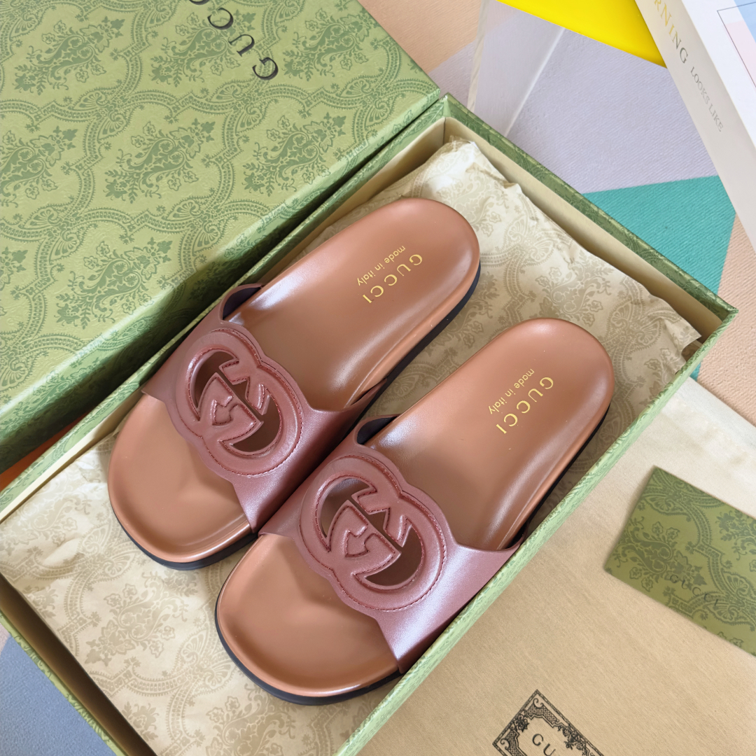 顶级版本：情侣款
Gucci古驰 最新 情侣款 互扣式 双G 厚底 凉拖鞋
原版购入开发 做货 从为品牌
