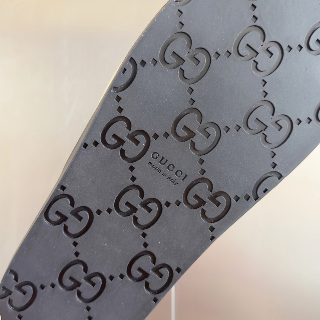 顶级版本：情侣款
Gucci古驰 最新 情侣款 互扣式 双G 厚底 凉拖鞋
原版购入开发 做货 从为品牌