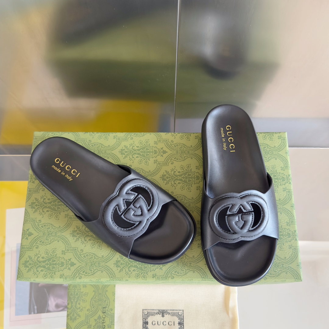 顶级版本：情侣款
Gucci古驰 最新 情侣款 互扣式 双G 厚底 凉拖鞋
原版购入开发 做货 从为品牌