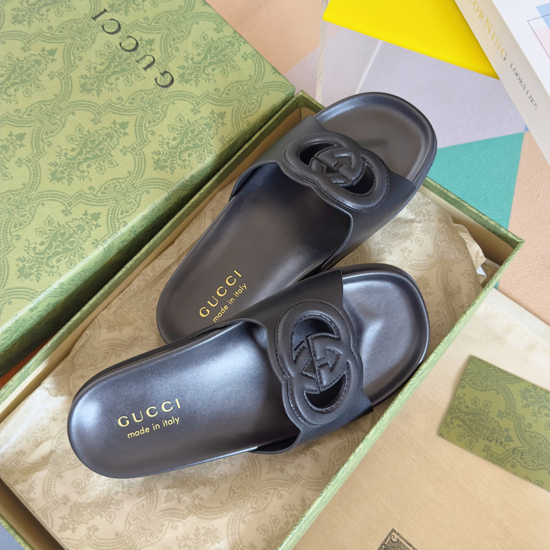 顶级版本：情侣款
Gucci古驰 最新 情侣款 互扣式 双G 厚底 凉拖鞋
原版购入开发 做货 从为品牌