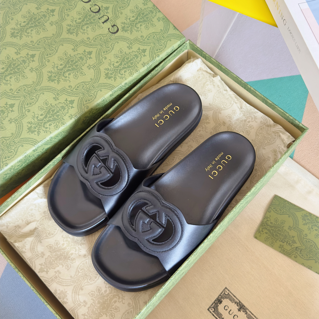 顶级版本：情侣款
Gucci古驰 最新 情侣款 互扣式 双G 厚底 凉拖鞋
原版购入开发 做货 从为品牌
