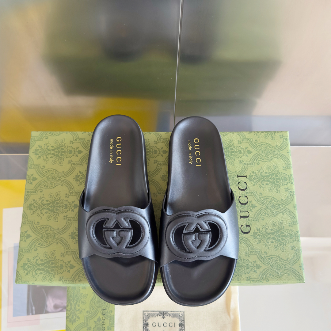 顶级版本：情侣款
Gucci古驰 最新 情侣款 互扣式 双G 厚底 凉拖鞋
原版购入开发 做货 从为品牌