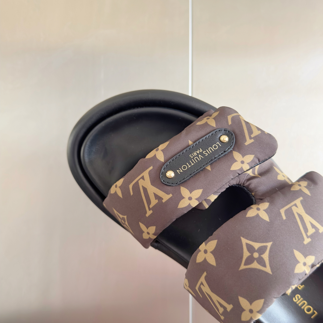 顶级版本LV路易威登 L家 驴牌Pool Pillow Comfort系列 魔术贴 老花 厚底 凉鞋 拖