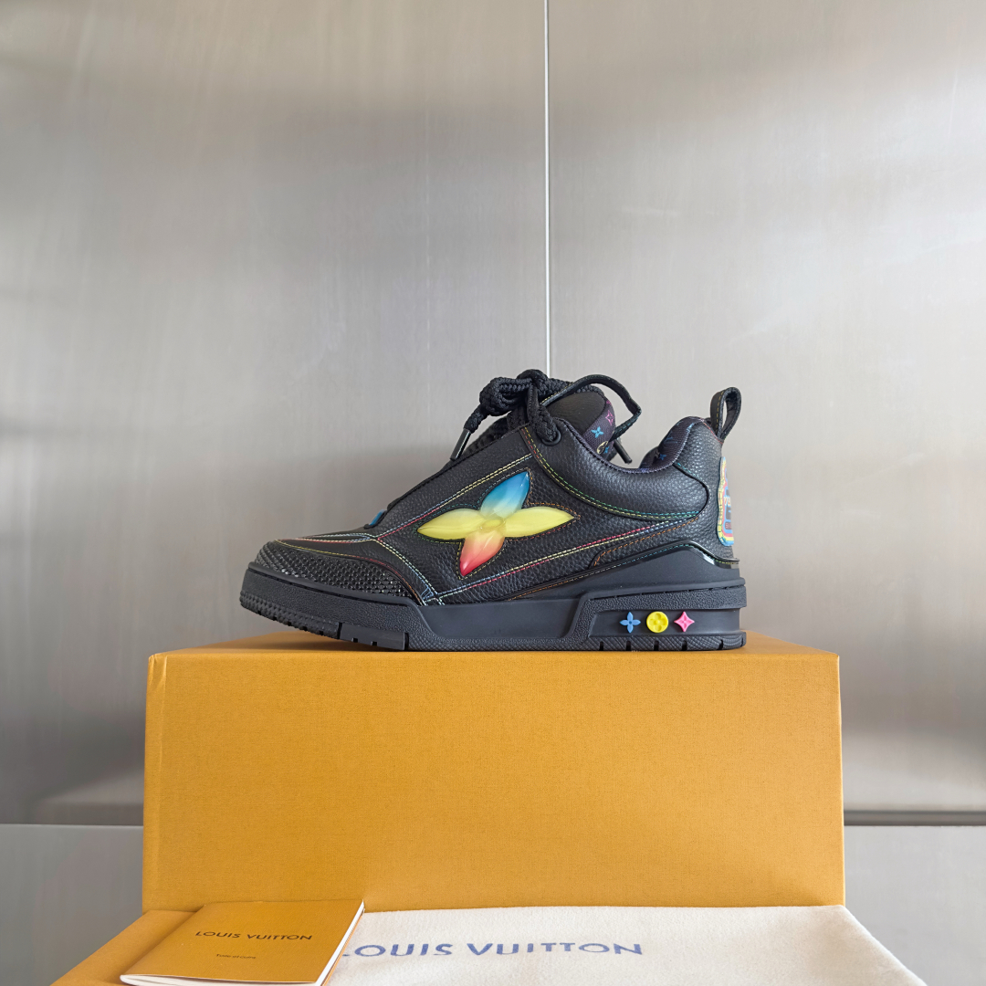 顶级版本：男款
LV驴牌L家SKATE 系列 最新配色 Tariner运动鞋 四叶草 滑板鞋 情侣款 复