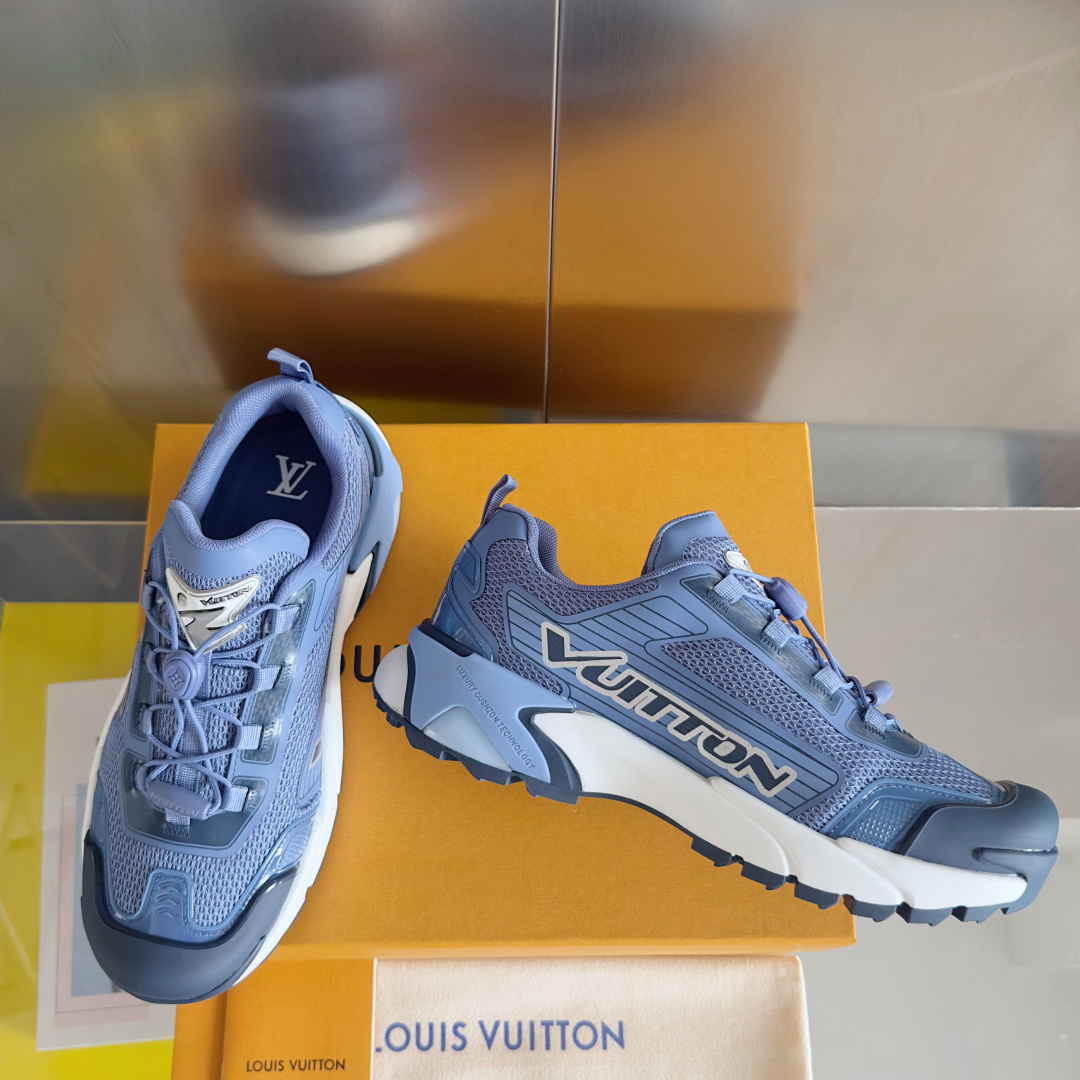 顶级版本:男款
LV路易威登 L家驴牌Runner Tatic系列 厚底 休闲 运动鞋 跑鞋
原版购入开