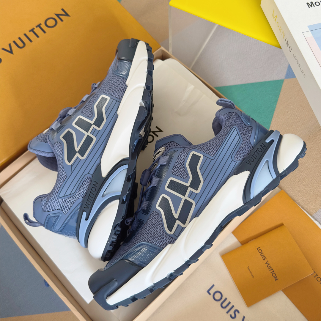 顶级版本:男款
LV路易威登 L家驴牌Runner Tatic系列 厚底 休闲 运动鞋 跑鞋
原版购入开