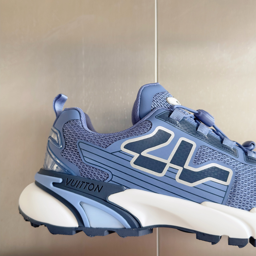 顶级版本:男款
LV路易威登 L家驴牌Runner Tatic系列 厚底 休闲 运动鞋 跑鞋
原版购入开