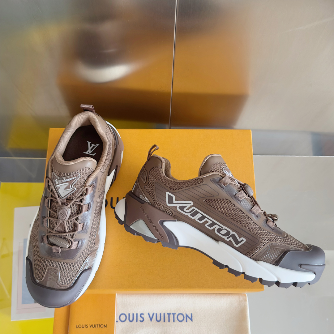 顶级版本:男款
LV路易威登 L家驴牌Runner Tatic系列 厚底 休闲 运动鞋 跑鞋
原版购入开