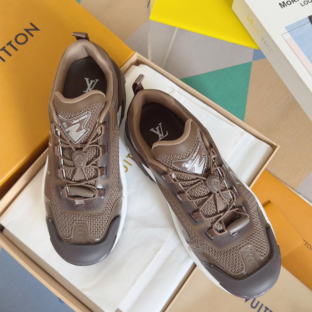 顶级版本:男款
LV路易威登 L家驴牌Runner Tatic系列 厚底 休闲 运动鞋 跑鞋
原版购入开