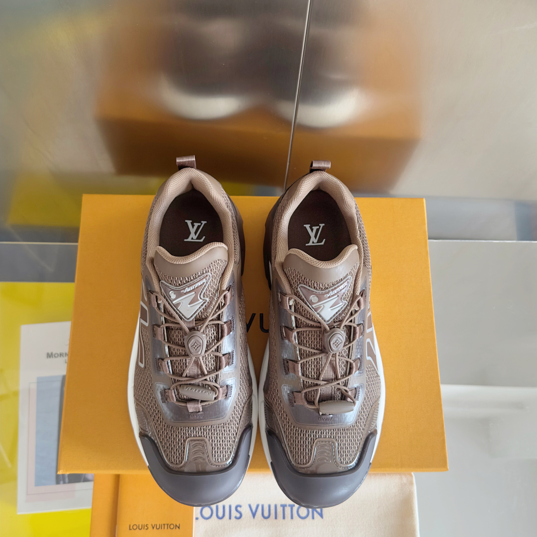 顶级版本:男款
LV路易威登 L家驴牌Runner Tatic系列 厚底 休闲 运动鞋 跑鞋
原版购入开